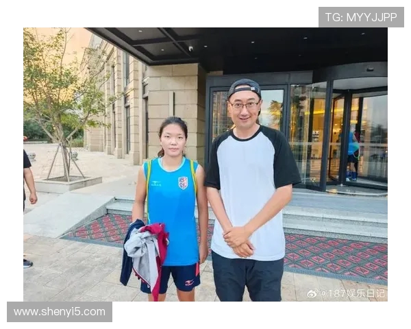 中国女足新星王爱芳立志向偶像克罗斯学习用拼搏精神为国争光