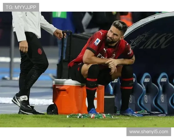 帕夫洛维奇透露教练嘱咐莱奥前插时要为中路核心拉开进攻空间创造更大活动